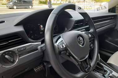Седан Volkswagen Passat 2019 в Умани