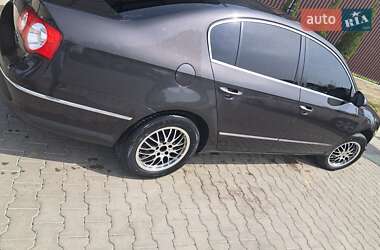 Седан Volkswagen Passat 2006 в Чернівцях