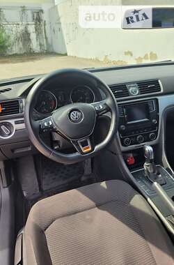 Седан Volkswagen Passat 2015 в Виннице