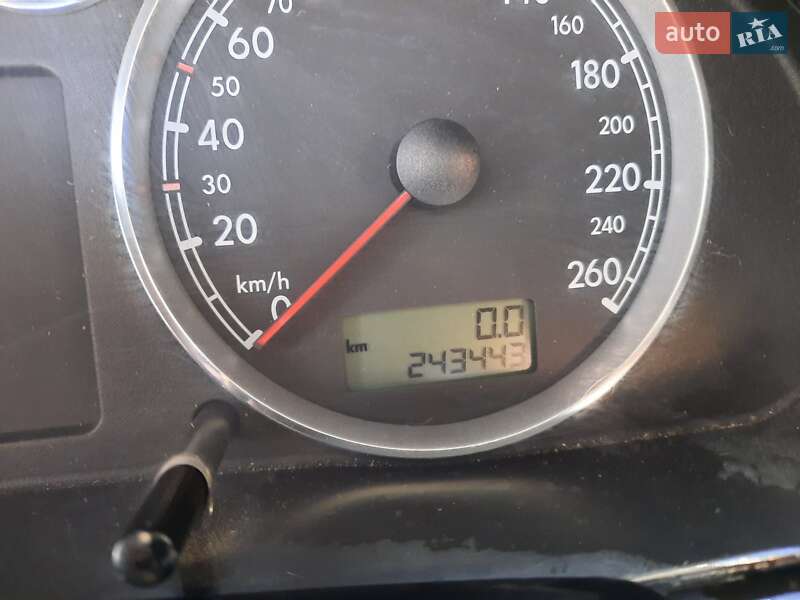 Седан Volkswagen Passat 2005 в Запорожье