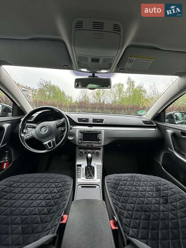 Универсал Volkswagen Passat 2012 в Киеве