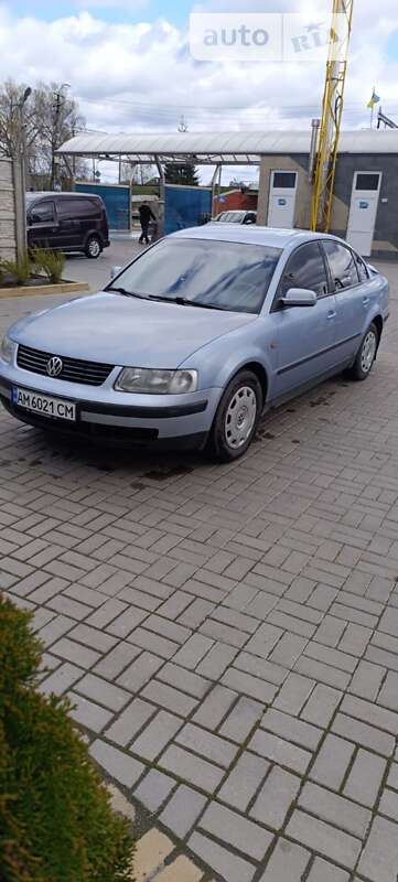 Седан Volkswagen Passat 1999 в Казатине