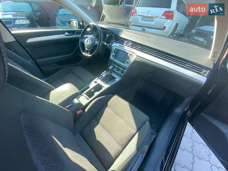 Універсал Volkswagen Passat 2015 в Дніпрі