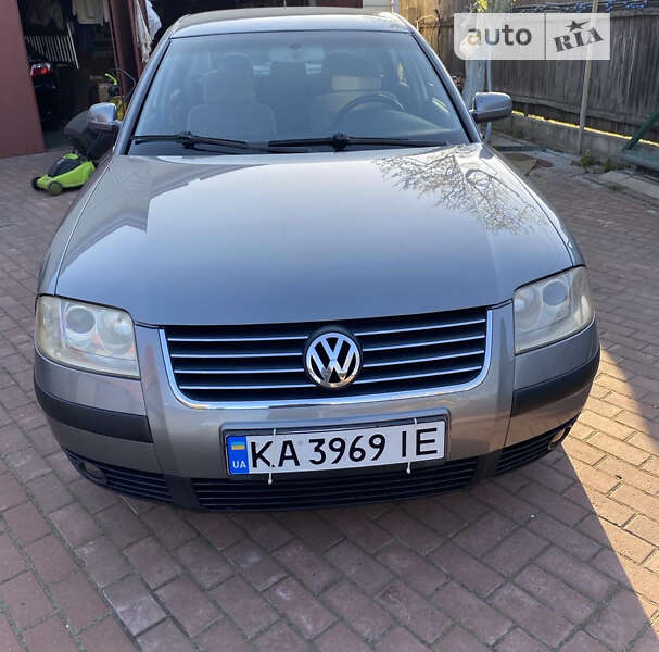 Седан Volkswagen Passat 2003 в Киеве