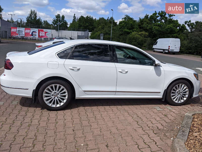 Седан Volkswagen Passat 2016 в Киеве