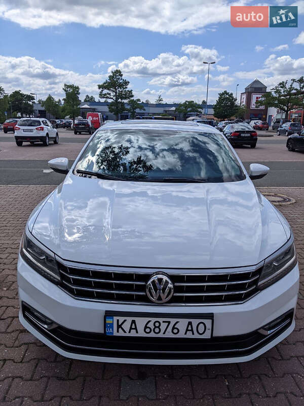 Седан Volkswagen Passat 2016 в Киеве