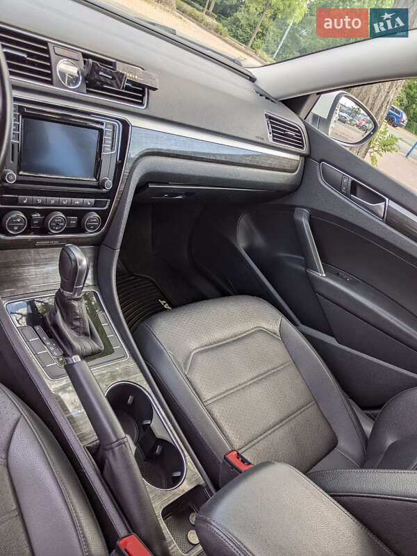 Седан Volkswagen Passat 2016 в Киеве
