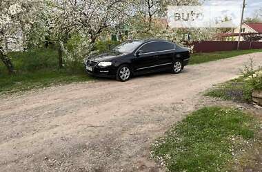 Седан Volkswagen Passat 2005 в Нововолынске