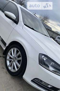 Универсал Volkswagen Passat 2012 в Черновцах