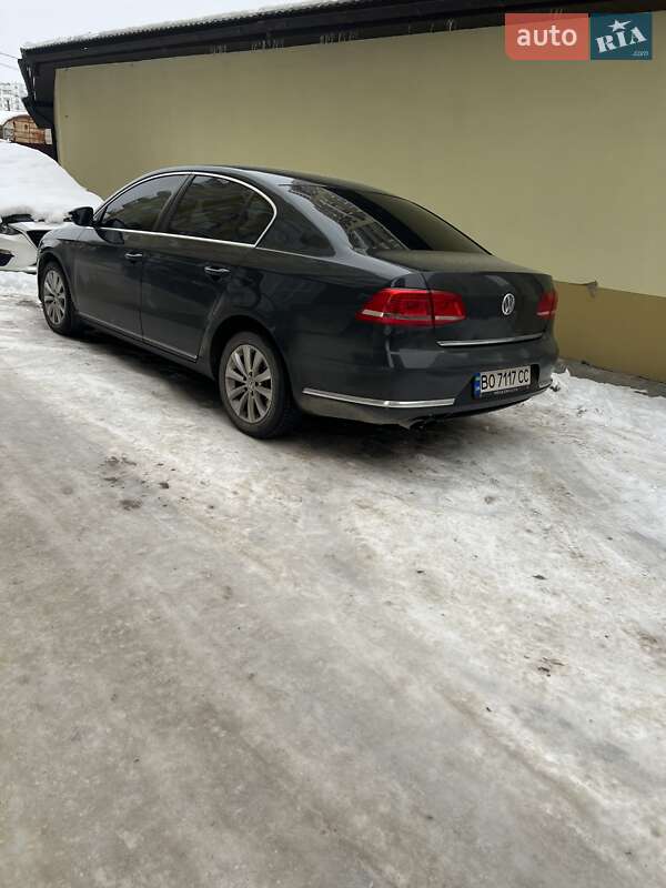 Седан Volkswagen Passat 2011 в Тернополе