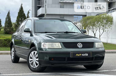 Седан Volkswagen Passat 1997 в Києві