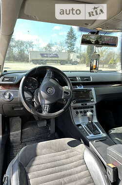 Седан Volkswagen Passat 2013 в Тернополе