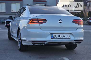 Седан Volkswagen Passat 2016 в Тернополе