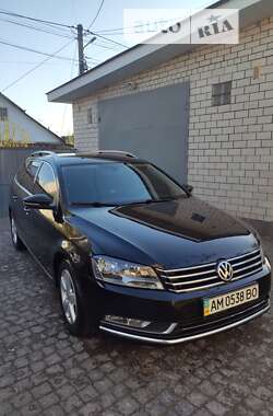 Універсал Volkswagen Passat 2012 в Житомирі