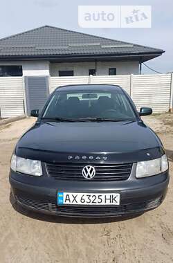 Седан Volkswagen Passat 1997 в Харькове