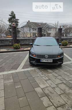 Седан Volkswagen Passat 2015 в Івано-Франківську