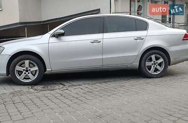 Седан Volkswagen Passat 2011 в Львове