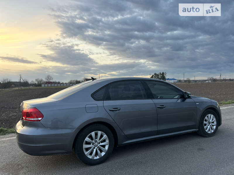 Седан Volkswagen Passat 2015 в Ромнах