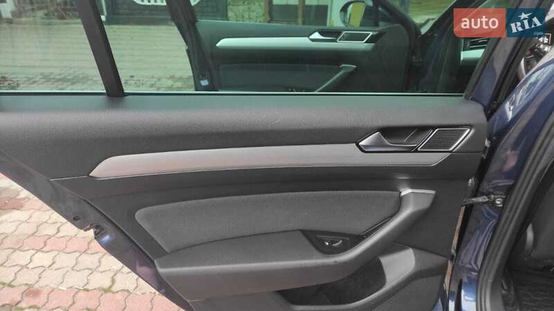 Универсал Volkswagen Passat 2015 в Львове