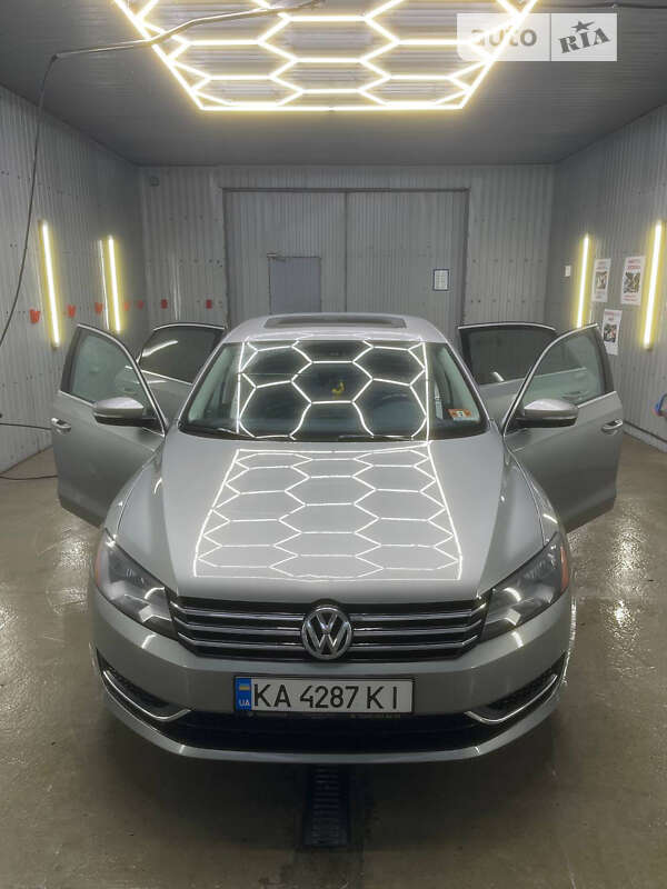 Седан Volkswagen Passat 2013 в Каневе