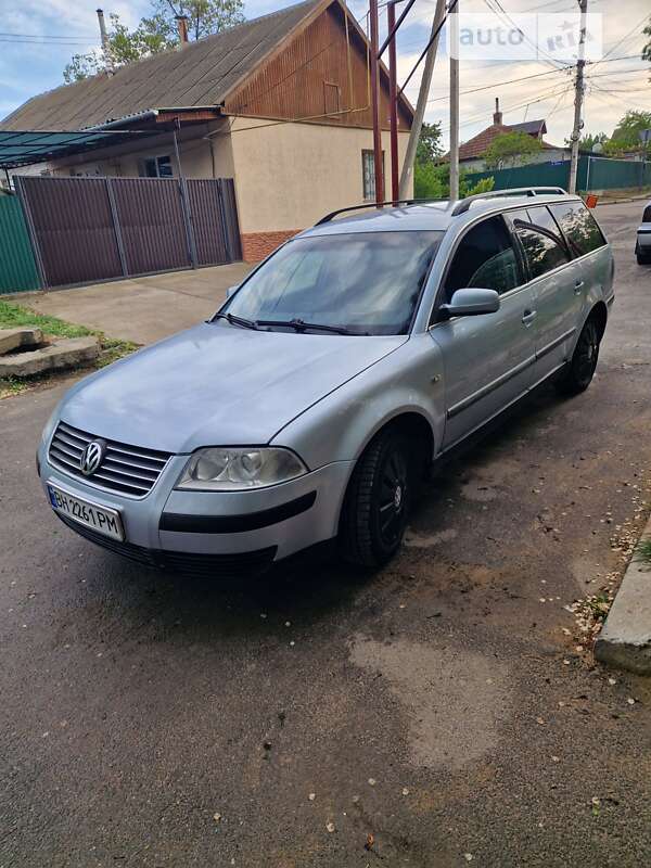 Універсал Volkswagen Passat 2002 в Рені