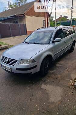 Універсал Volkswagen Passat 2002 в Рені