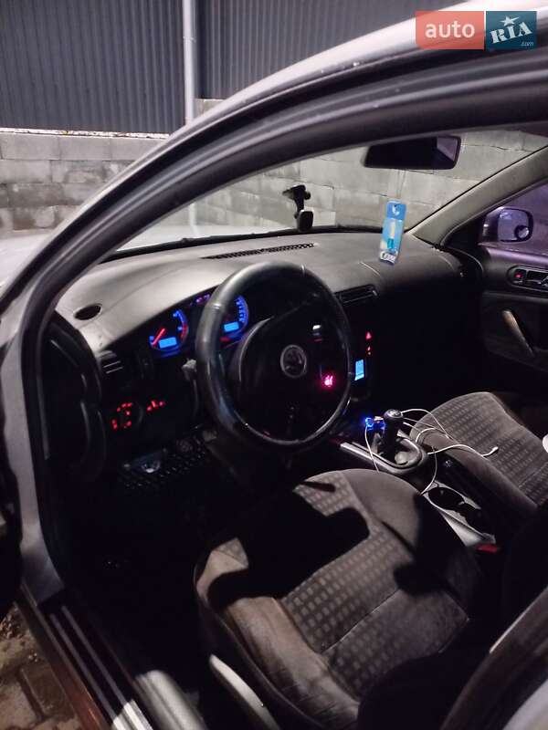 Седан Volkswagen Passat 2002 в Ивано-Франковске