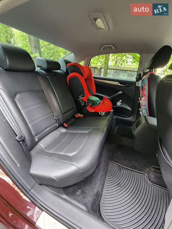 Седан Volkswagen Passat 2013 в Киеве