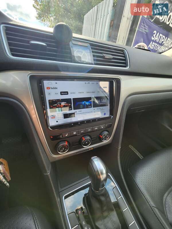 Седан Volkswagen Passat 2013 в Киеве