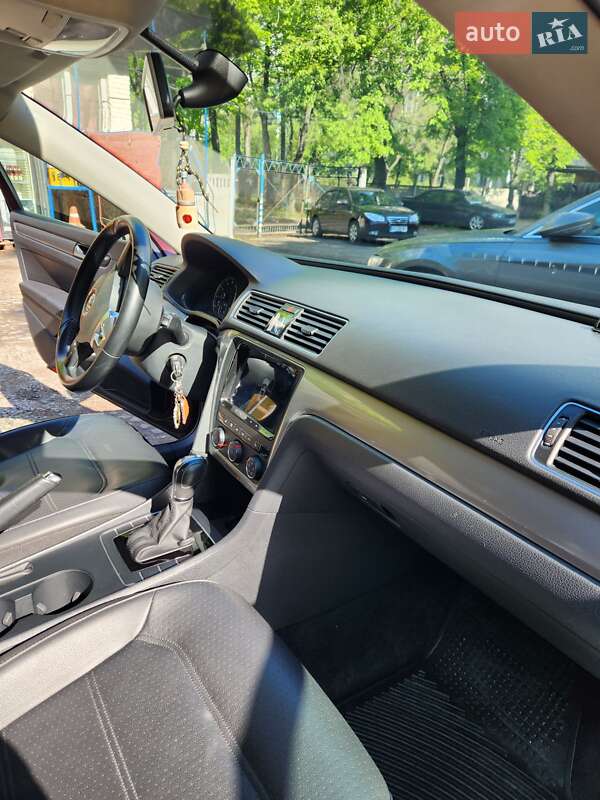 Седан Volkswagen Passat 2013 в Киеве