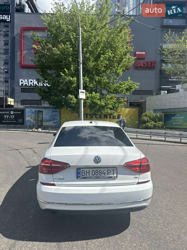 Седан Volkswagen Passat 2016 в Одессе