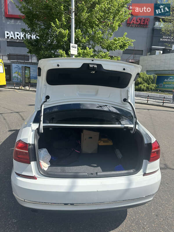 Седан Volkswagen Passat 2016 в Одессе