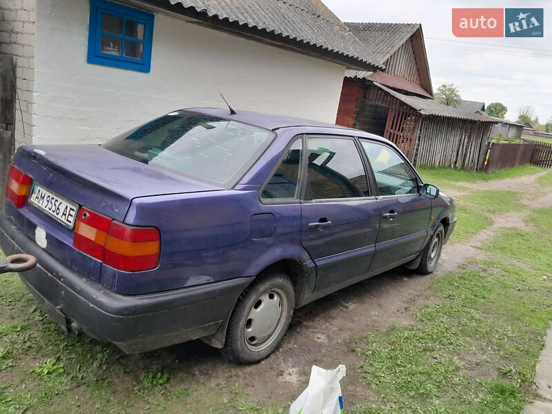 Седан Volkswagen Passat 1995 в Березному