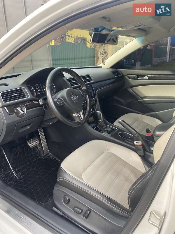 Седан Volkswagen Passat 2015 в Ромнах