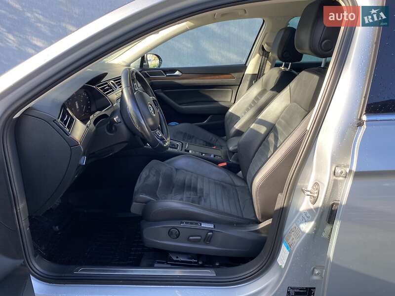 Универсал Volkswagen Passat 2017 в Староконстантинове