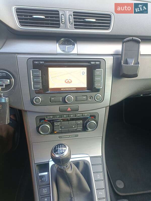 Універсал Volkswagen Passat 2010 в Чернівцях