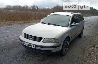 Универсал Volkswagen Passat 1999 в Старой Выжевке