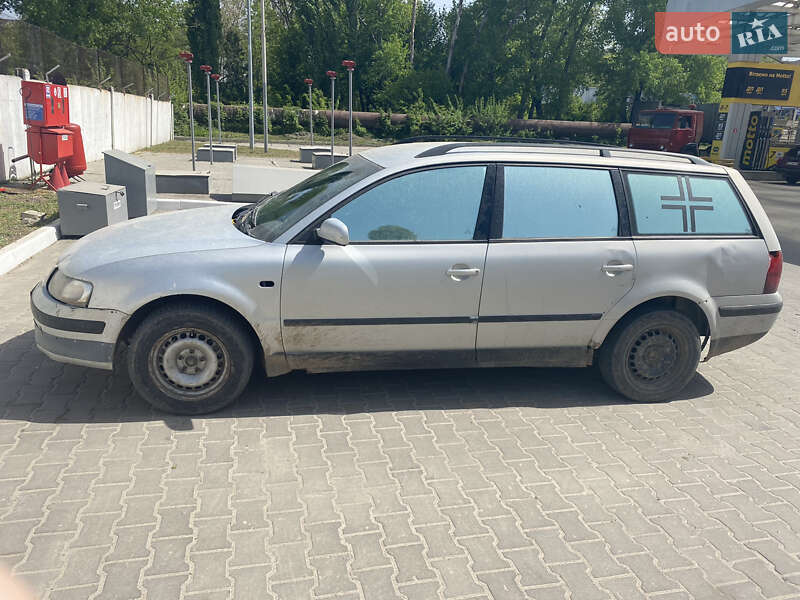Універсал Volkswagen Passat 1998 в Херсоні