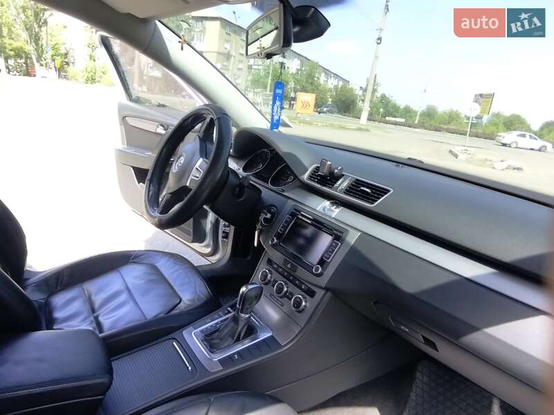 Универсал Volkswagen Passat 2011 в Покровске