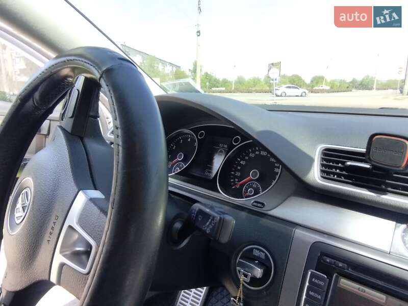 Универсал Volkswagen Passat 2011 в Покровске