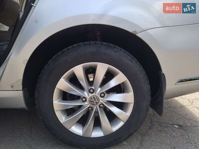 Универсал Volkswagen Passat 2011 в Покровске