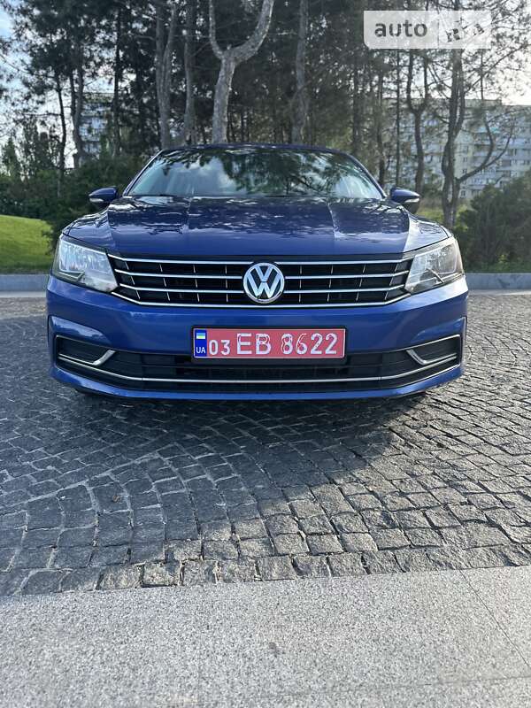 Седан Volkswagen Passat 2016 в Дніпрі