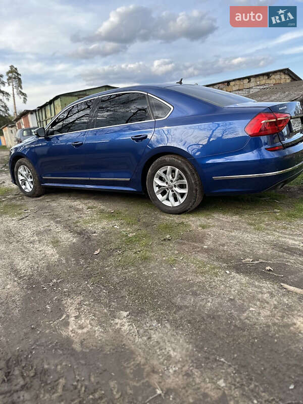 Седан Volkswagen Passat 2016 в Житомире