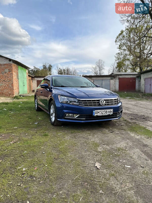 Седан Volkswagen Passat 2016 в Житомире