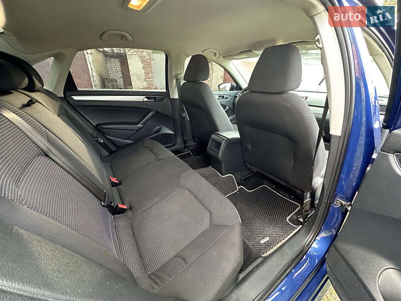 Седан Volkswagen Passat 2016 в Житомире