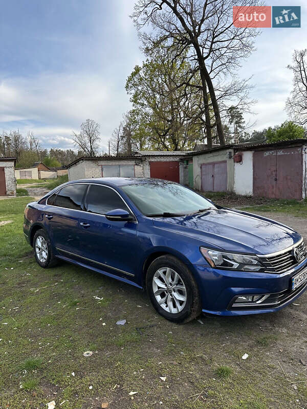 Седан Volkswagen Passat 2016 в Житомире