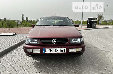 Седан Volkswagen Passat 1995 в Николаеве