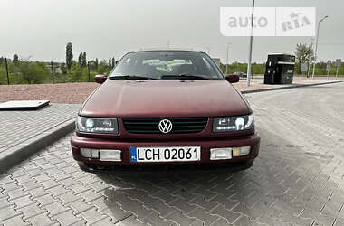 Седан Volkswagen Passat 1995 в Миколаєві