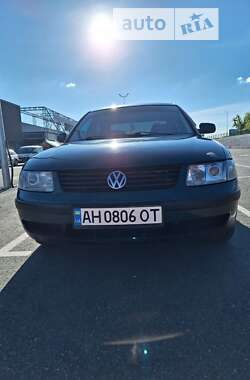 Седан Volkswagen Passat 1999 в Полтаве