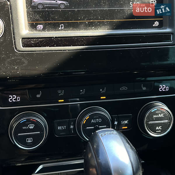 Универсал Volkswagen Passat 2015 в Киеве